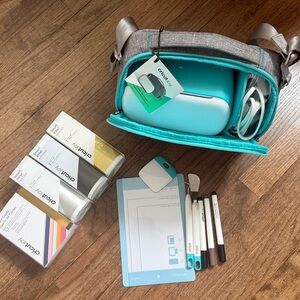 Cricut Joy Teal Crafting Bundle with Tools